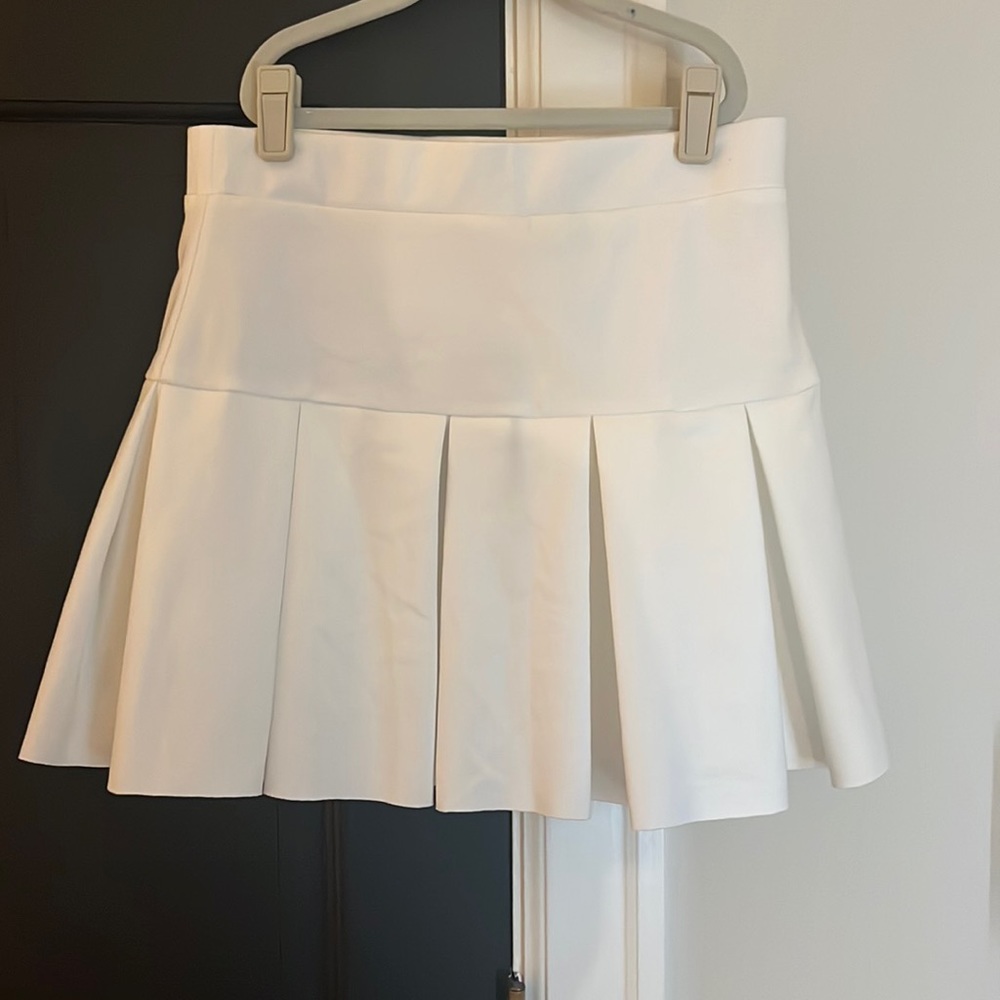 Medium Lioness White Pleated Mini Skirt